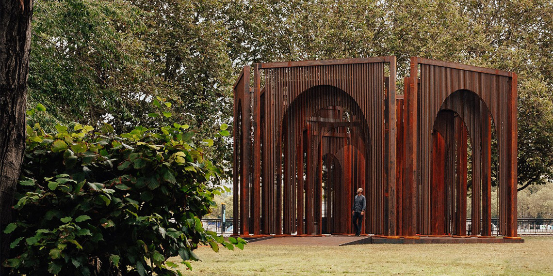 Melek Zeynep Bulut’un performatif, deneysel bir mekân kurgusu olan eseri ‘Açık Yapıt’, yolculuğuna London Design Festival’de devam ediyor.