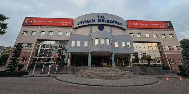 Seyhan ve Çukurova belediyelerine operasyon