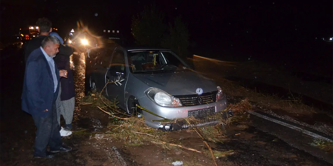 Aksaray'da sel nedeniyle yol yarıldı