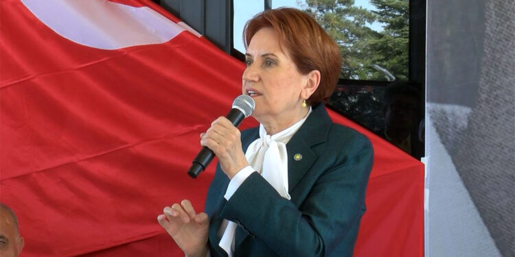 Meral Akşener gazilerle bir araya geldi