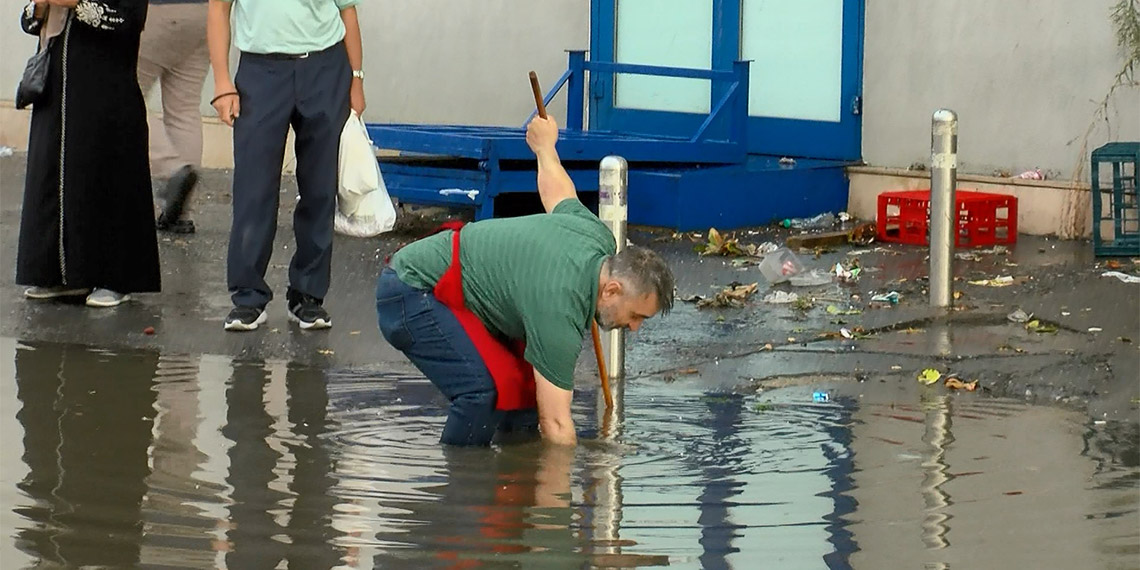 Alibeyköy'de sağanak yağış ve su baskını
