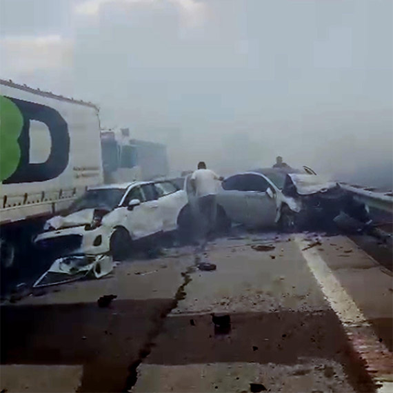 Anız ateşinden çıkan duman TEM otoyolunu kapladı; 2 ölü 35 yaralı