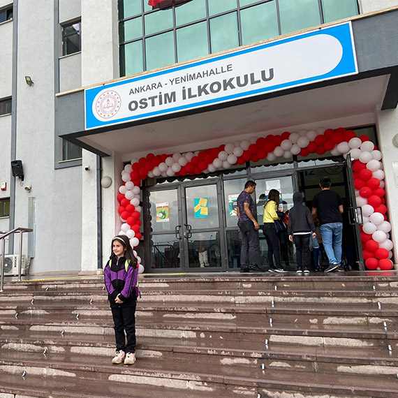 Ankara'da 1'inci ve 9'uncu sınıf öğrencileri eğitime başladı