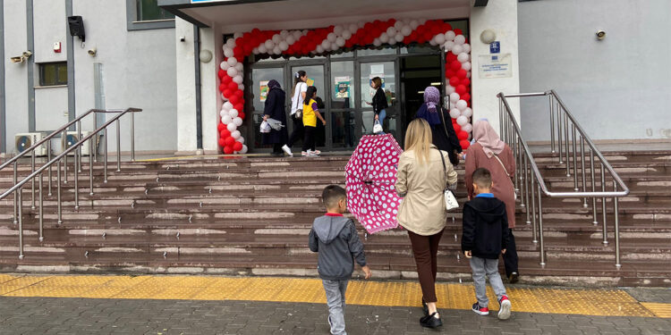 Ankara'da 1'inci ve 9'uncu sınıf öğrencileri eğitime başladı