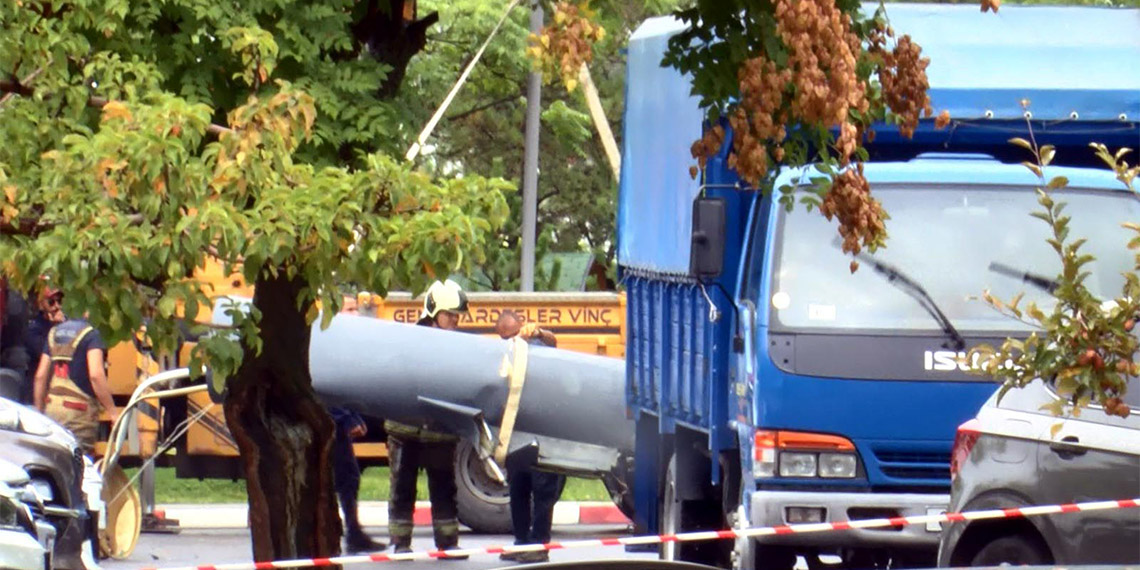 Milli Savunma Bakanlığı'ndan yapılan açıklamaya göre, Hava Kuvvetleri Komutanlığına ait F-4 savaş uçağının parçası, TPAO'ya ait açık bir otoparka düştü.