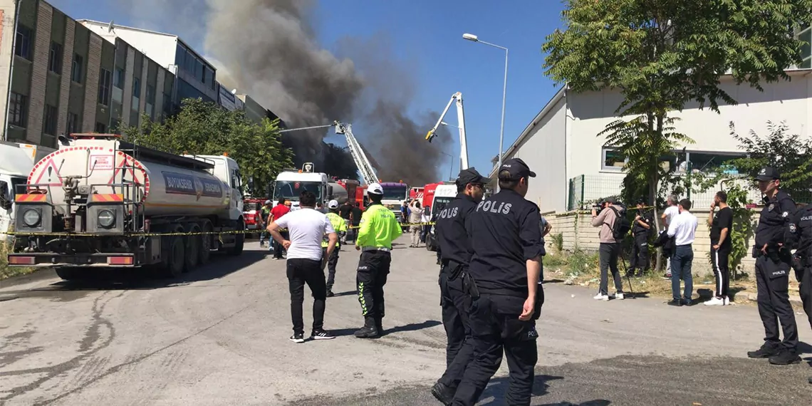 Ankarada sunger fabrikasinda yangin 4 kisi dumandan etkilendi 8254 dhaphoto1 - öne çıkan - haberton