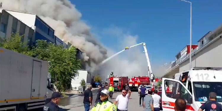 Ankara'da sünger fabrikasında yangın çıktı