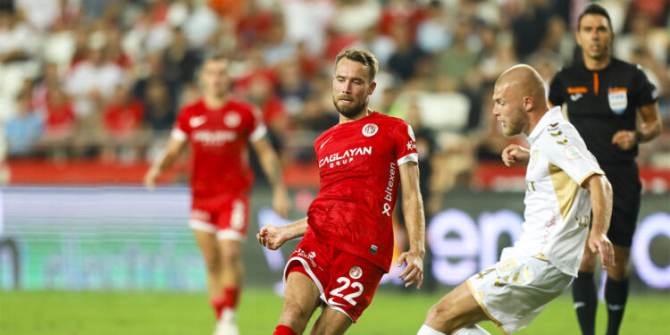 Antalyaspor Samsunspor karşısında ilk galibiyetini aldı
