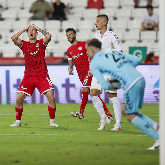 Antalyaspor Samsunspor karşısında ilk galibiyetini aldı