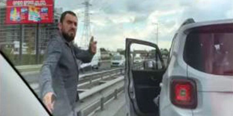 Psikiyatristi trafikte sıkıştıran sürücüye 2 bin 259 lira ceza