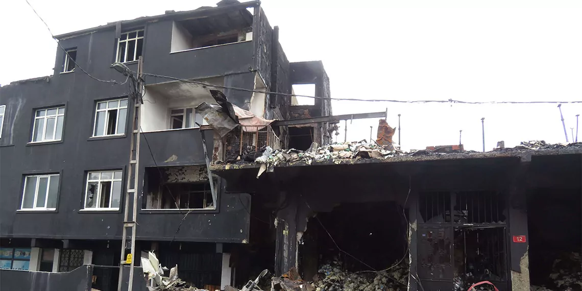 Ataşehir'de spor salonundaki yangının hasarı büyük