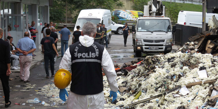 Ataşehir'de spor salonundaki yangının hasarı büyük