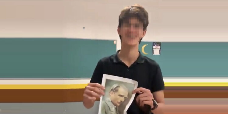 Atatürk'e hakarette bulunan lise öğrencisi gözaltında