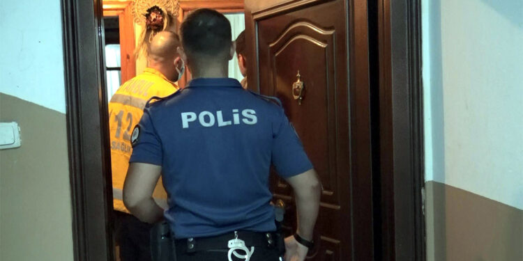 Avcılar'da emekli astsubay evinde ölü bulundu