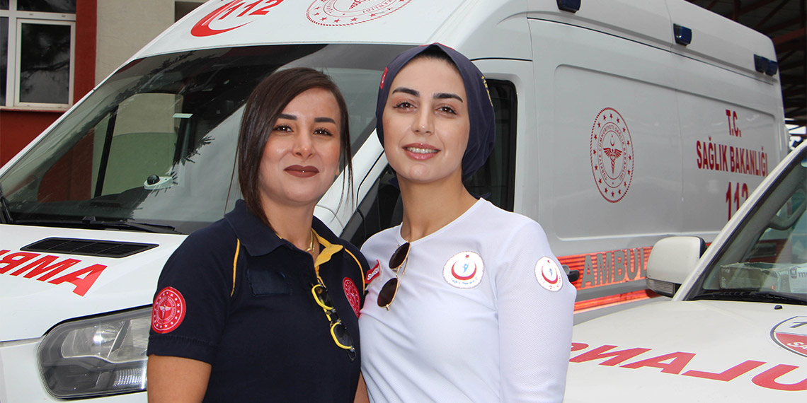 Ayşegül ve Büşra hayat kurtarmak için zamanla yarışıyor