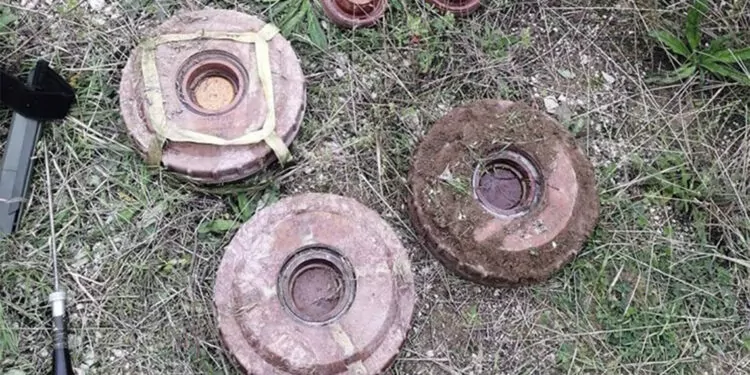 Karabağ'da patlamamış mayınların temizleniyor