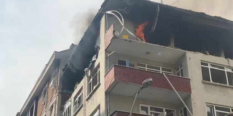 Şirinevler'de binada patlama: 1 can kaybı