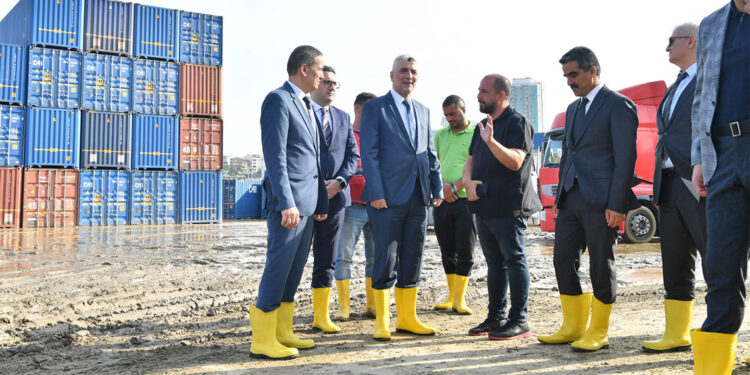 Bakan Bolat, Halkalı Gar Gümrük Müdürlüğü'nde inceleme yaptı