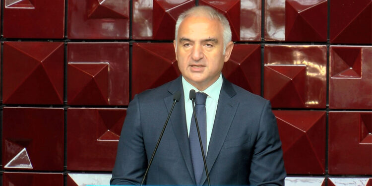 Sanatın gücü kullanıp propaganda yapılmasına karşıyız