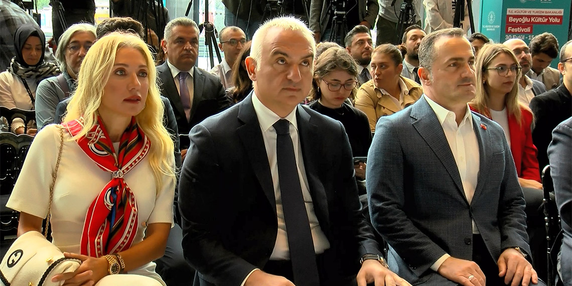 Beyoğlu Kültür Yolu Festivali'nin basın toplantısında konuşan Kültür ve Turizm Bakanı Mehmet Nuri Ersoy, Altın Portakal Film Festivali ile ilgili, "Bakanlık olarak kültür ve sanatın her daim destekçisiyiz ancak sanatın gücü kullanılarak terör örgütü propagandası yapılmasına, sanatın provokasyon unsuru olarak kullanılmasına da son derece karşıyız" ifadelerini kullandı.