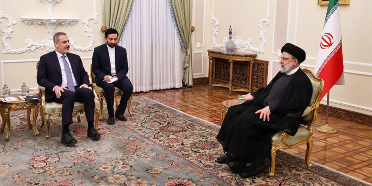 Bakan Fidan, İbrahim Reisi ile bir araya geldi