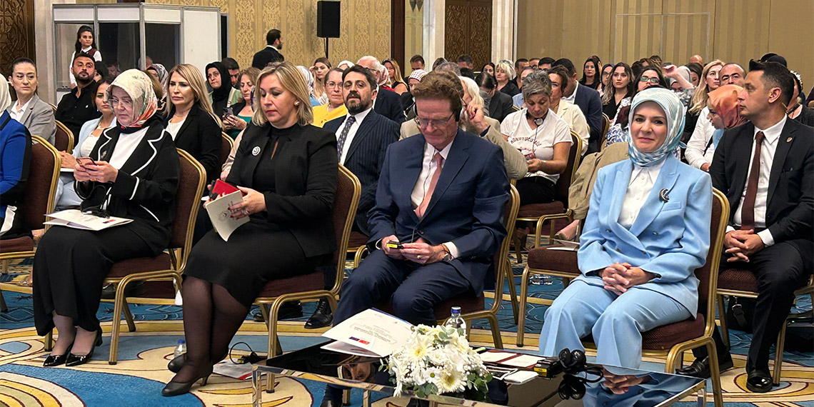 Aile ve Sosyal Hizmetler Bakanı Mahinur Özdemir Göktaş, "6 Şubat depremleri öncesinde 669 olan koruyucu aile başvurusu, depremlerden sonra 328 bini aşmıştır. Yine depremden önce 560 olan evlat edinme başvurusu 70 bine yaklaşmıştır" dedi.