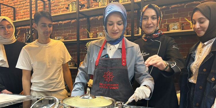 Bakan Göktaş öğrencilerle yemek yaptı