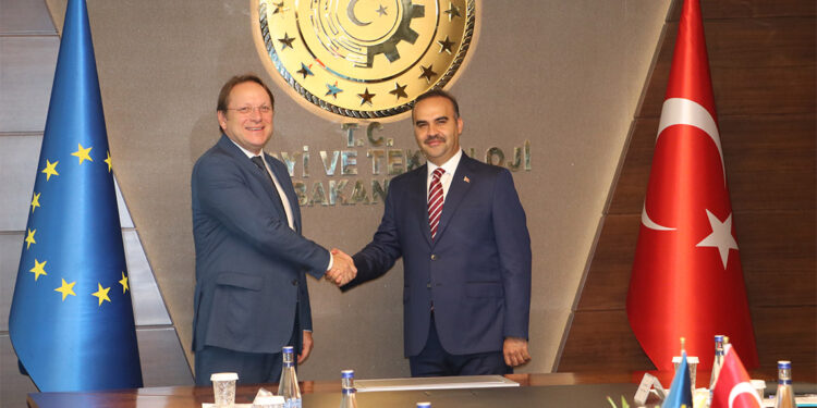 Arzumuz, vize serbestisi için AB'nin ilerleme kaydetmesi