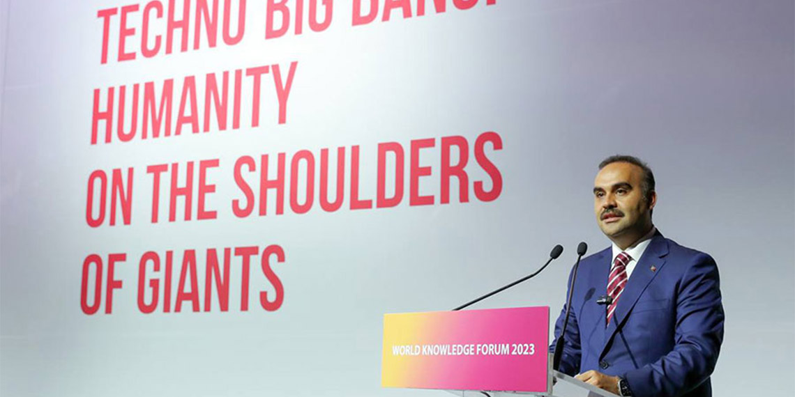 Sanayi ve Teknoloji Bakanı Mehmet Fatih Kacır, Güney Kore'de düzenlenen 24'üncü Dünya Bilgi Forumu'nda yabancı yatırımcılara seslenerek, "Türkiye'ye yatırım yapan herkes kazandı ve kazanmaya devam edecek, bundan emin olabilirsiniz. İhtiyacınız olan desteği size sağlamak için durmaksızın çalışıyoruz. Gelin birlikte çalışalım ve kazanalım" dedi.