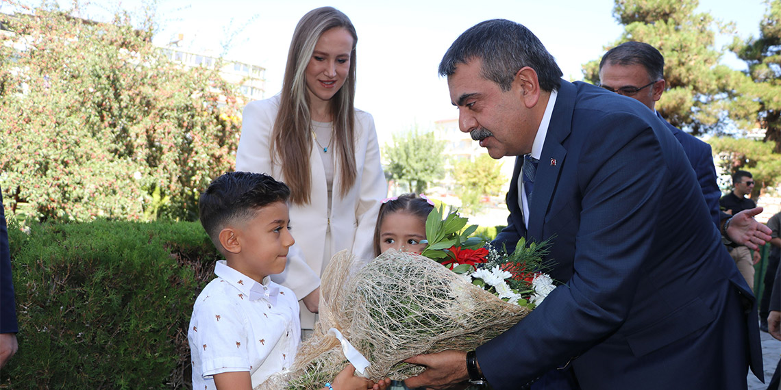 Milli Eğitim Bakanı Yusuf Tekin, "Öğretmen sayımız 3’e katlanmış durumda. Aynı şeyi derslik sayısında da söylemek mümkün" dedi.