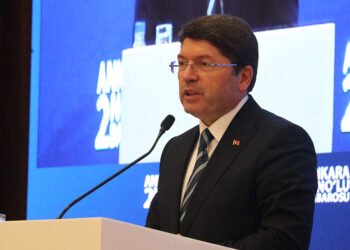 İnşallah sivil bir anayasayı milletimizin onayına sunmak nasip olur
