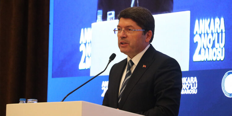 İnşallah sivil bir anayasayı milletimizin onayına sunmak nasip olur