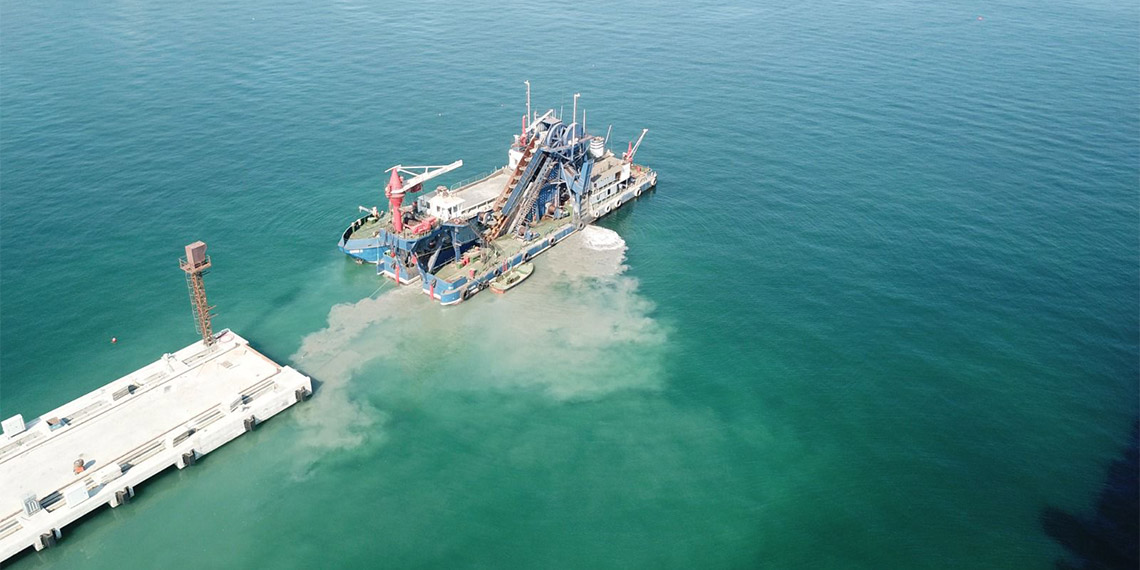 Ulaştırma ve Altyapı Bakanı Abdulkadir Uraloğlu, sel zararlarının en aza indirilmesi için bakanlığa bağlı 38 deniz aracı ile dere ağızlarında dip taramaları yapıldığını ve tıkanmaların önüne geçildiğini açıkladı.