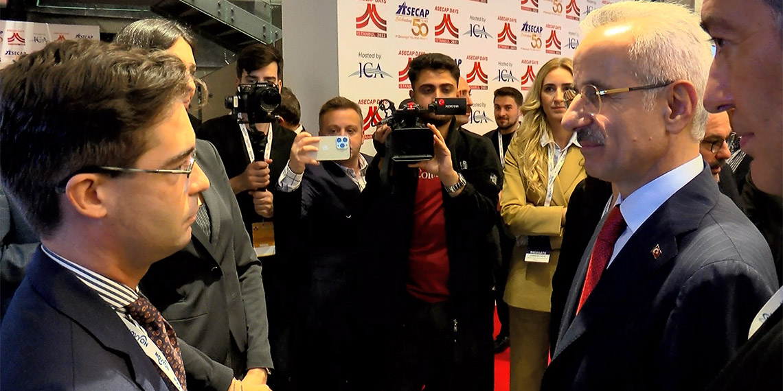 Ulaştırma ve Altyapı Bakanı Abdulkadir Uraloğlu, "Son günlerde gündemimizde olan Basra Körfezi'ni Türkiye üzerinden Avrupa'ya bağlayacak Kalkınma Yolu Projesi hepimiz açısından çok önemli bir projedir" dedi.