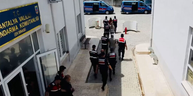 52 FETÖ şüphelisi 'Transfer Operasyonu' ile gözaltına alındı