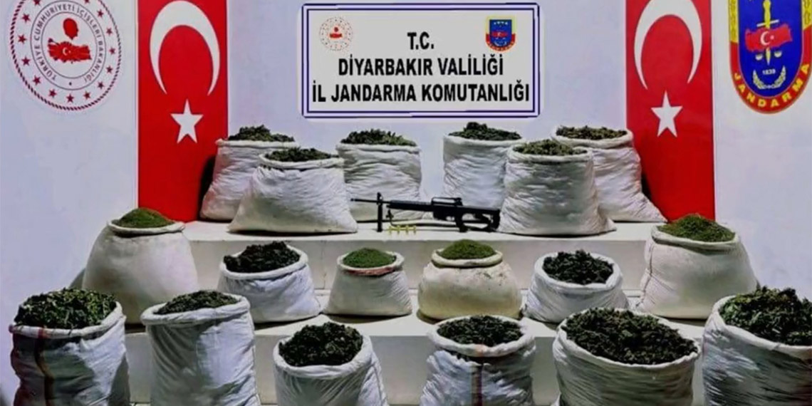 İçişleri Bakanı Ali Yerlikaya, Ağrı, Muğla, Diyarbakır, Tekirdağ, Sakarya, Aydın ve Bilgöl'de düzenlenen narkotik operasyonlarında toplam 72 zehir taciri yakalandığını duyurdu.