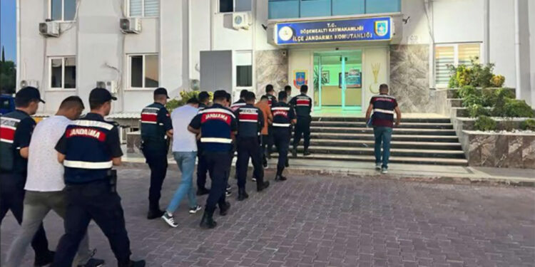 8 ilde düzenlenen operasyonlarda 42 zehir taciri yakalandı