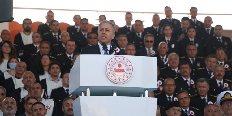 Bize yan bakana biz de düz bakmayacağız