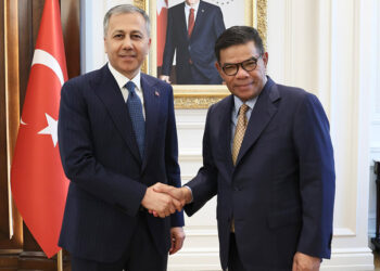 Bakan Yerlikaya, Malezya İçişleri Bakanı ile bir araya geldi