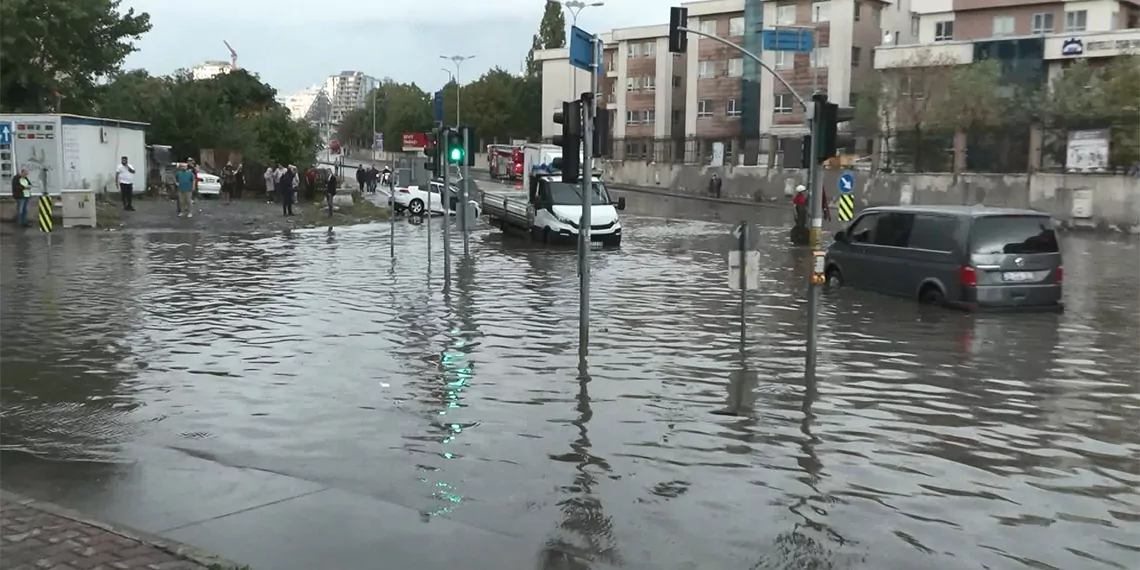 Basaksehirde yagis nedeniyle araclar yolda kaldi 6758 dhaphoto3 - öne çıkan - haberton