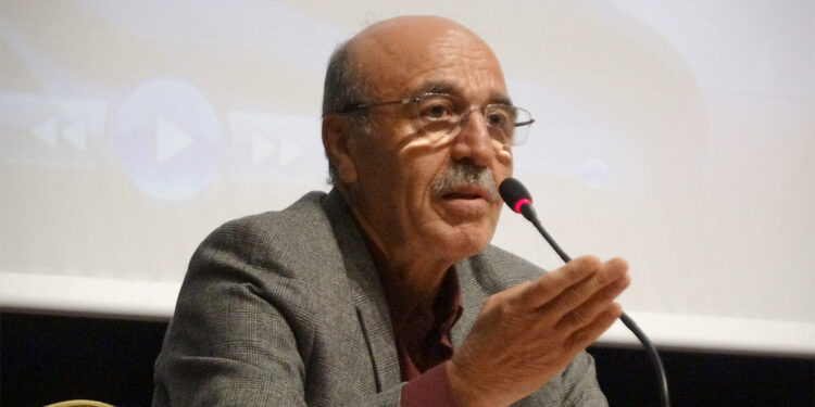 Resmen hırsızlık yaptı, hala ortalıkta dolaşabiliyor