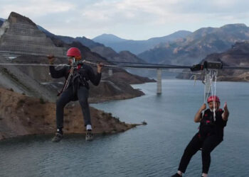 Belediye Başkanı zipline yaparken mahsur kaldı