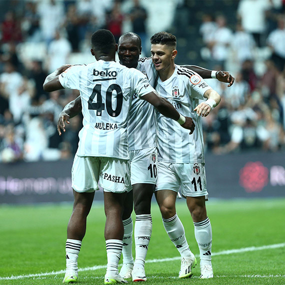 Beşiktaş dün akşam Eric Bailly ile sözleşme imzalayarak yaz dönemindeki 9'uncu transferini gerçekleştirdi. Ancak siyah-beyazlılarda dikkat çeken nokta, Afrika Kupası'nın oynanacağı sezonda transferlerin çoğunun Afrika kıtasından olması.