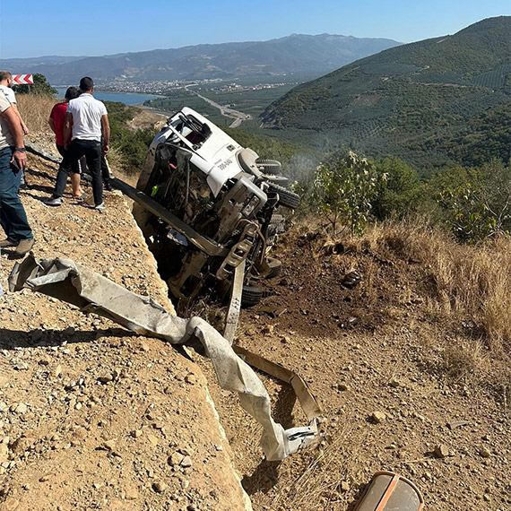 Beton mikserleri çarpıştı: 1 ölü, 1 yaralı