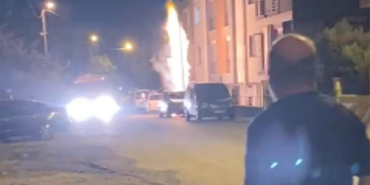 Beylikdüzü'nde doğal gaz kutusunda yangın