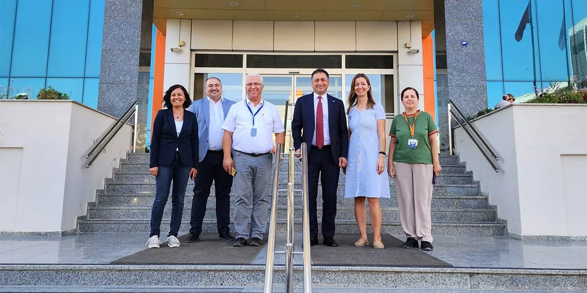 İzmir biyotıp ve genom merkezi’ni (i̇bg) ziyaret eden biyoteknoloji i̇htisas organize sanayi bölgesi (bi̇osb) ve biyoteknoloji sanayicileri derneği (bi̇yosad) yönetim kurulu başkanı dr. Ercan varlıbaş, “biyoteknoloji vadisi’nde sektörün tüm paydaşlarını birleştirmeye devam edeceğiz” dedi.  