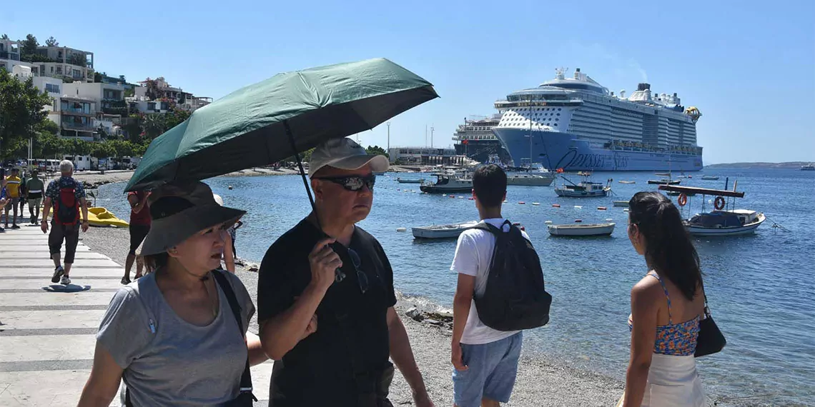 Muğla'nın turizmde lokomotif ilçesi bodrum'da yerli turist hareketliliği azalırken, ilçe yabancı turistlere kaldı.