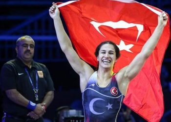 Buse Tosun Çavuşoğlu ağabeyiyle güreşerek kariyere başladı
