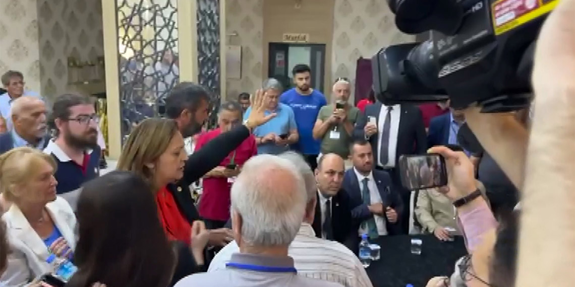 Burcu Köksal kongrede baygınlık geçirdi