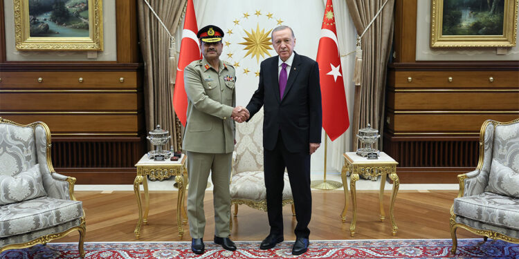 Erdoğan, Pakistan Kara Kuvvetleri Komutanı'nı kabul etti